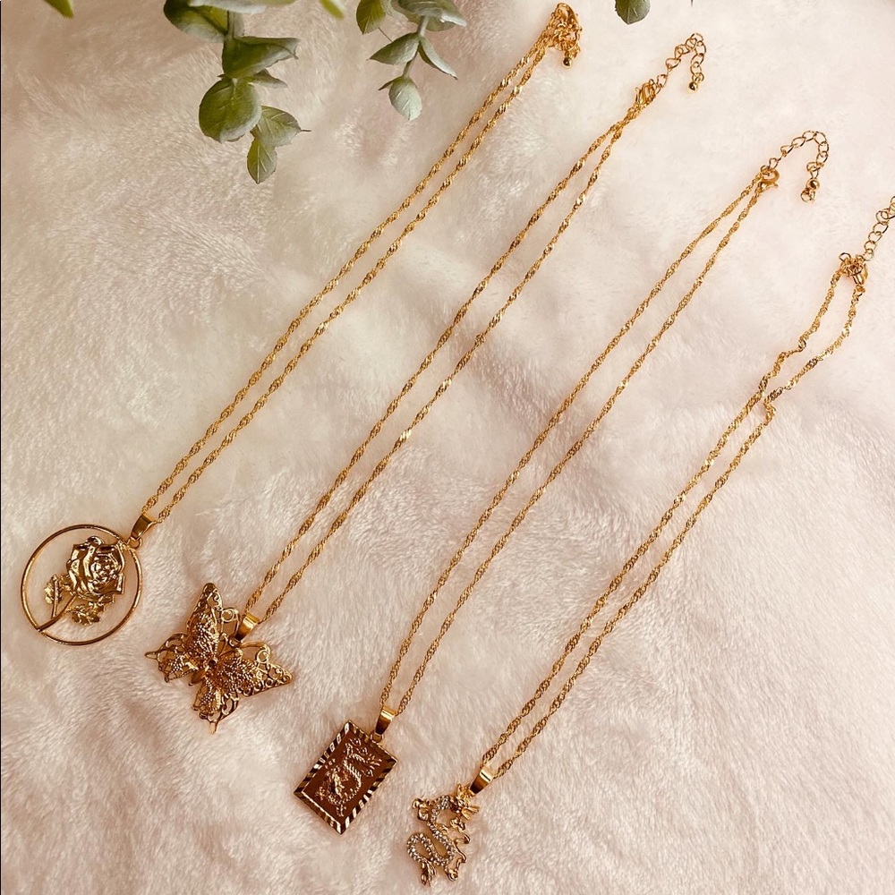 4 piece charm necklaces ✨